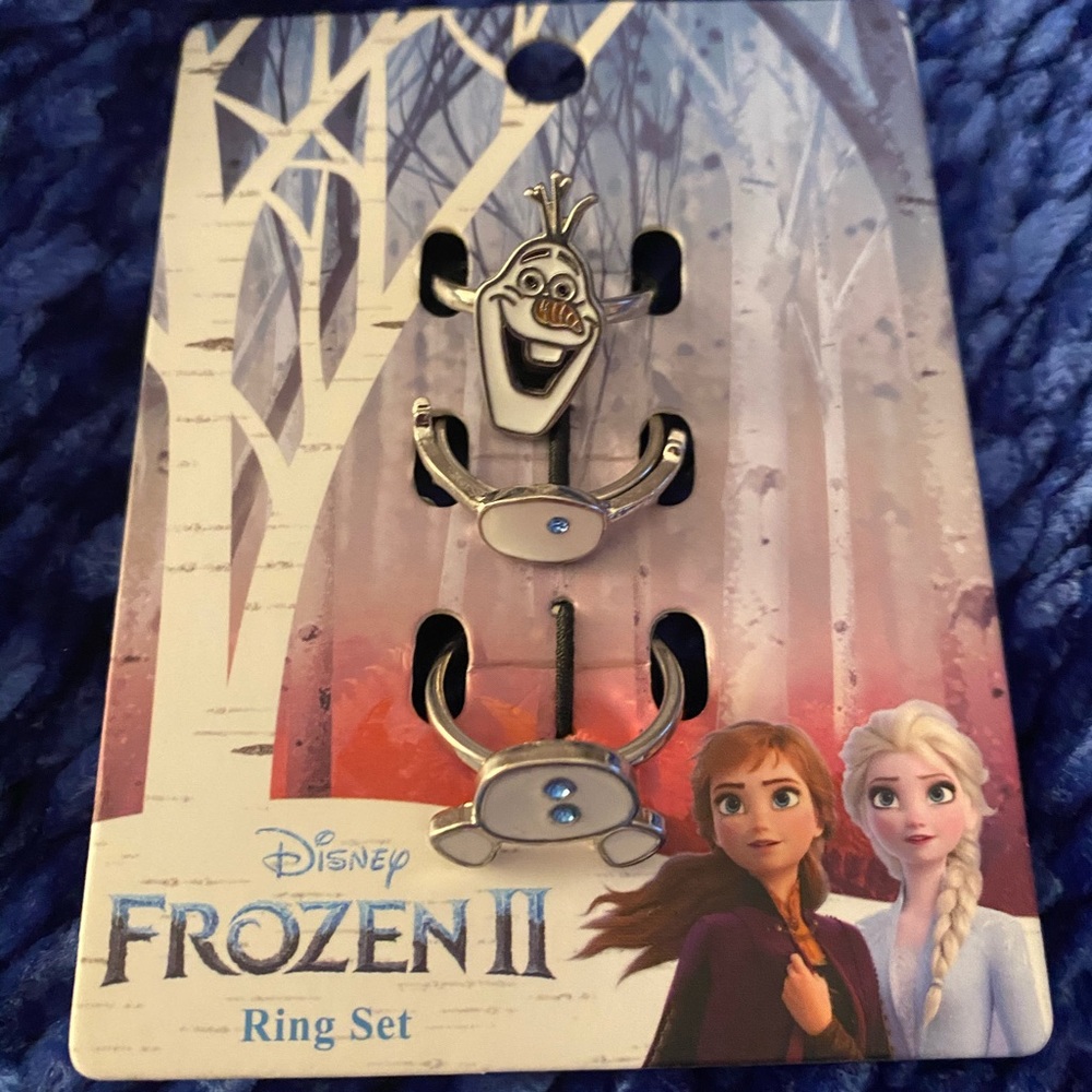 NWT Her Universe Olaf Stacking Ring Set!